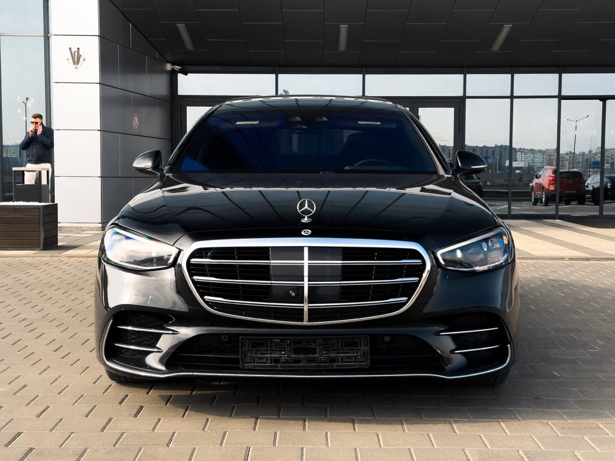 Mercedes S-класс анфас