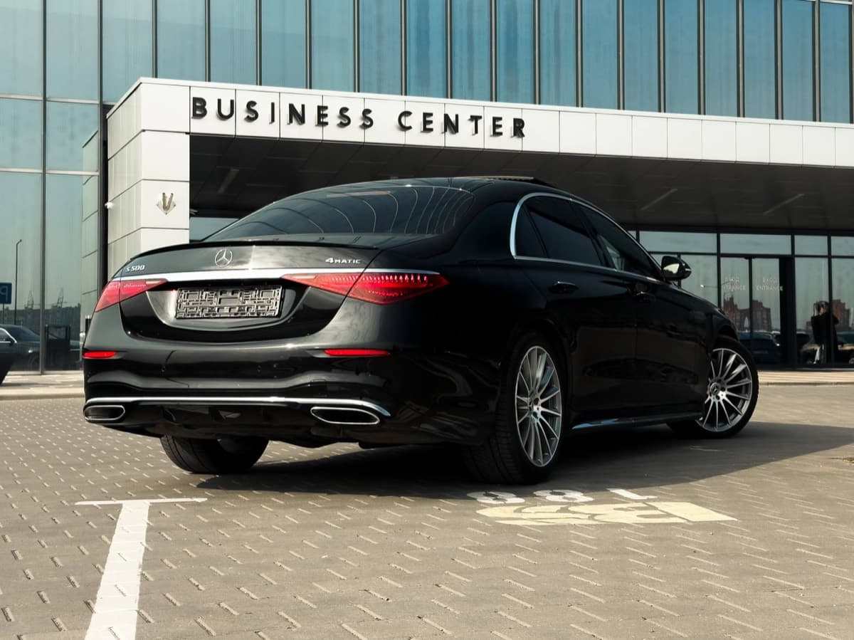 Mercedes S-класс сзади